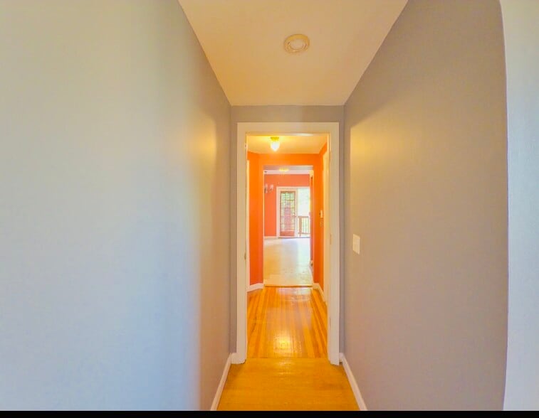 Building Photo - 421 Wethersfield Ave