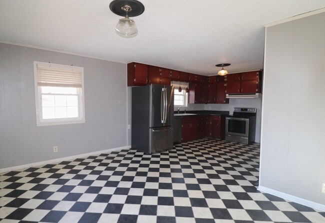 Building Photo - 3 Bedroom home close to local amenities