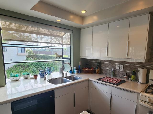 Building Photo - 4531 Chateau Dr