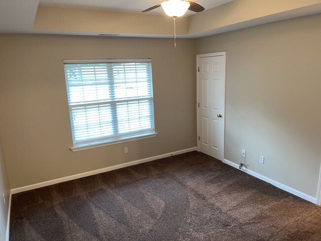 Building Photo - MOVE IN SPECIAL! 1/2 off first month's ren...