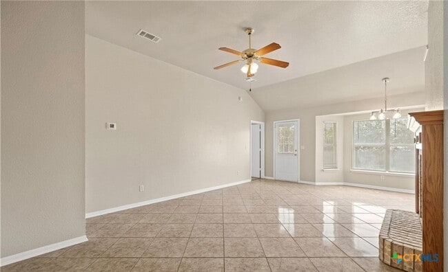 Building Photo - 2908 Southhill Dr