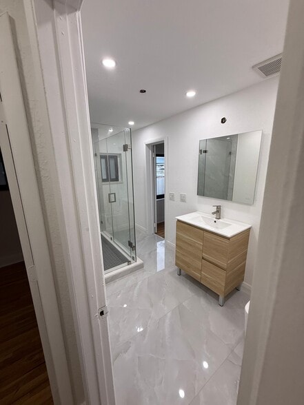 Building Photo - 3669 NW 18th St