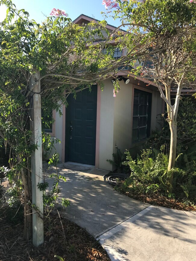 Building Photo - 4884 Bonanza Ct