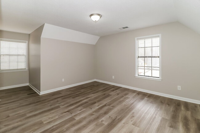 Building Photo - 807 Knotty Pine Cove