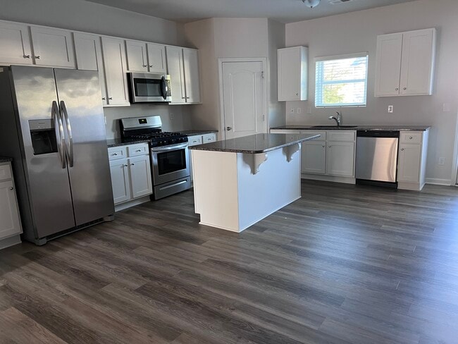 Building Photo - 192bmw