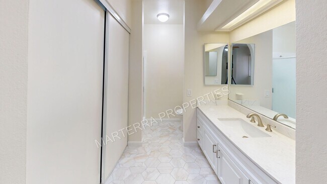 Building Photo - Beautiful 3 Bed/2 Bath Home in
