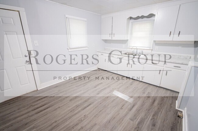 Building Photo - 102 High St