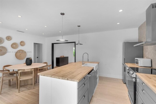 Building Photo - 4151 El Prado Blvd