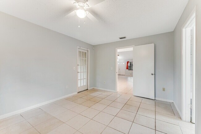 Building Photo - Charming 3-Bedroom, 2-Bath Home in Palm Coast