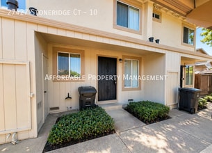 Building Photo - 27427 Stoneridge Ct