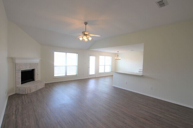 Building Photo - Beautifully updated 3 bedroom 2 bath home ...