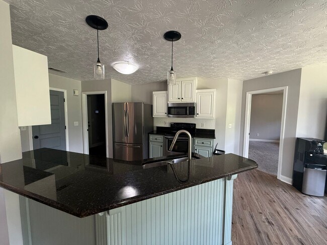 Building Photo - 3/2 1-level Phenix City home