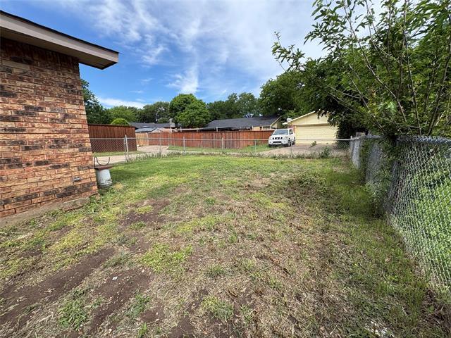 Building Photo - 7103 Hardwood Trail