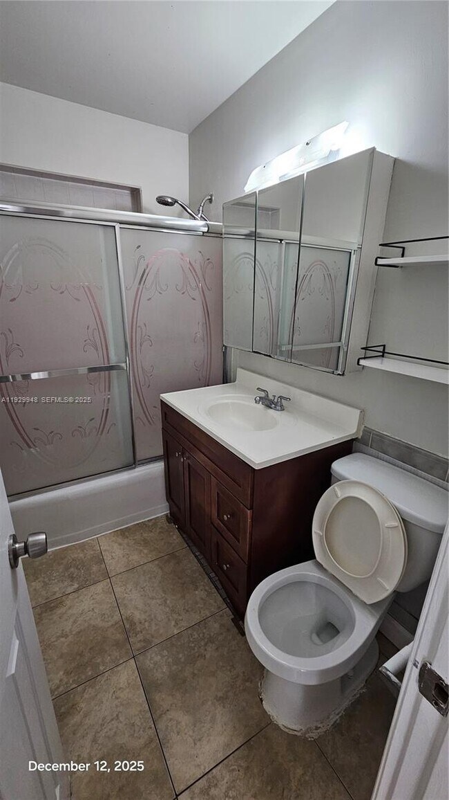 Building Photo - 1040 N 70th Ave