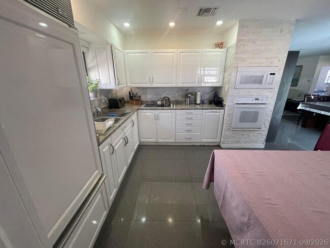 Building Photo - 2310 N 67th Terrace
