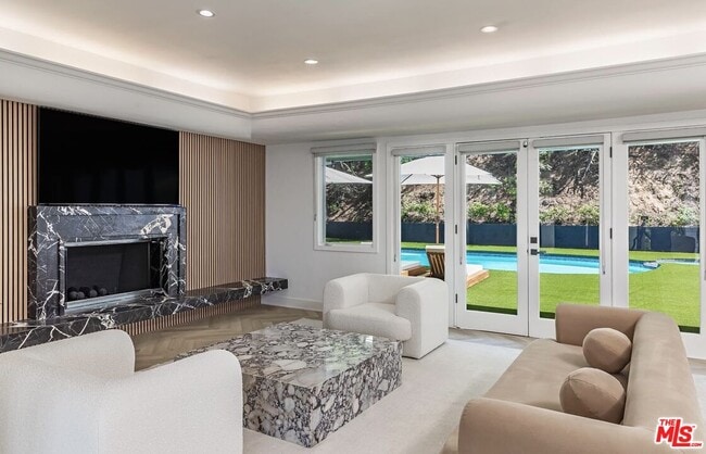 Building Photo - 502 Evelyn Pl