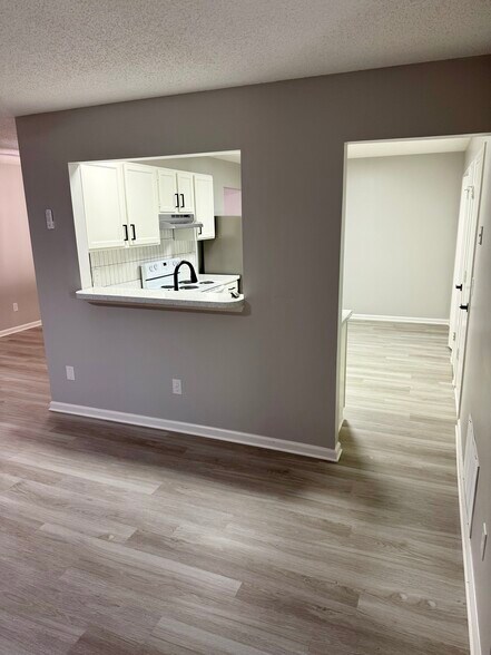 Building Photo - 4084 Stillwood Dr