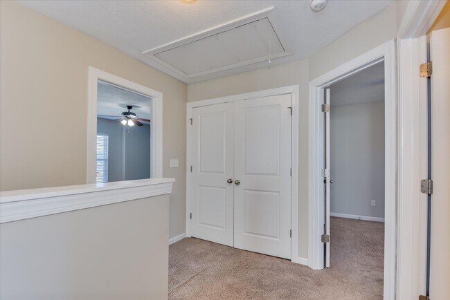 Building Photo - 3 Bedroom 2.5 Bath in Canterbury Farms!