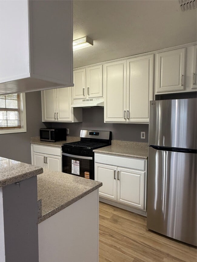 Building Photo - 1205 Thompson St