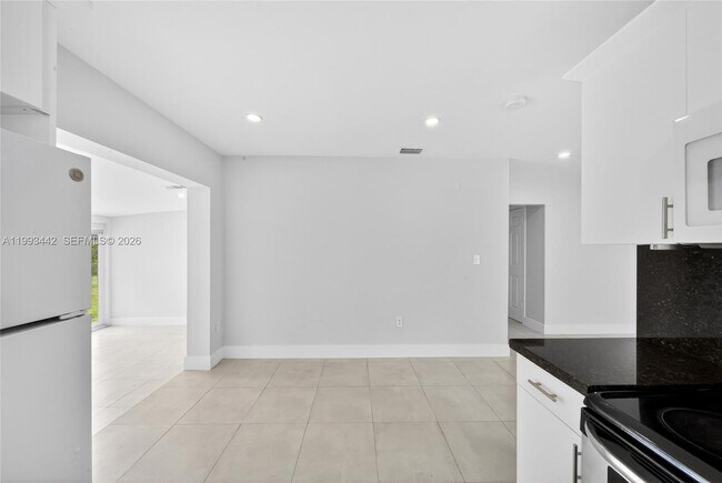 Building Photo - 7261 SW 21st St