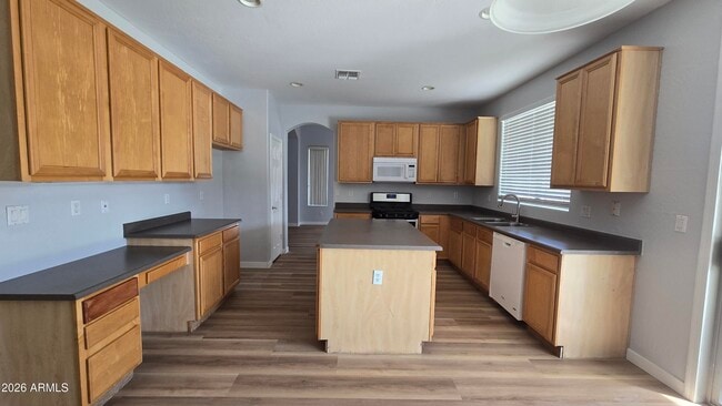 Building Photo - 1693 E Ebony Pl