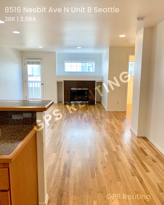 Building Photo - Beautiful N. Seattle 3 story townhouse wit...