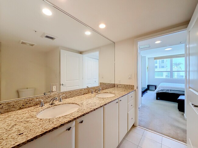 Building Photo - 610 W Las Olas Blvd