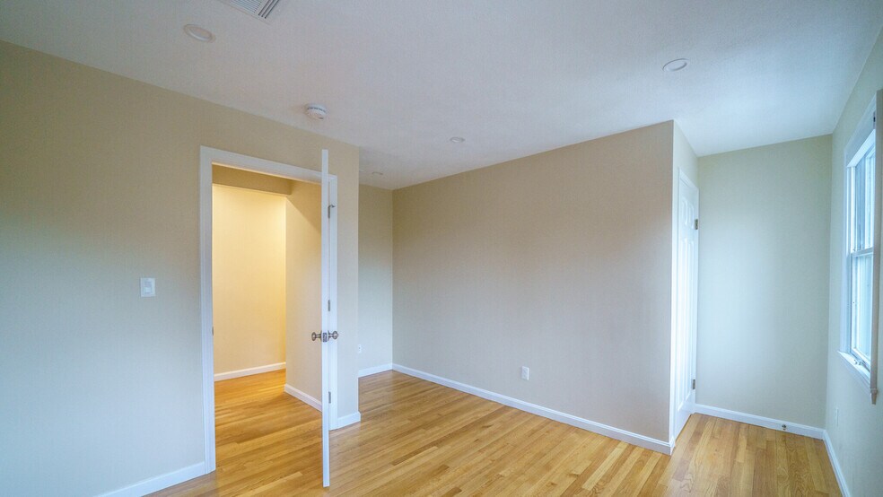 Building Photo - 298 Adams St