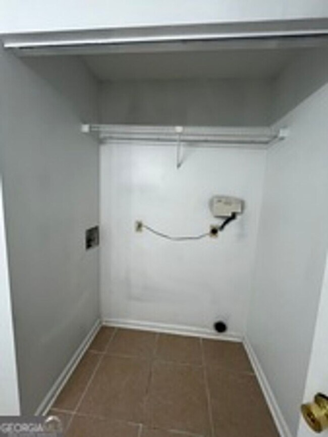 Building Photo - 412/414 Admirals  Walk