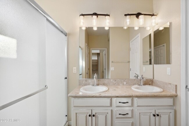 Building Photo - 2820 E Detroit St