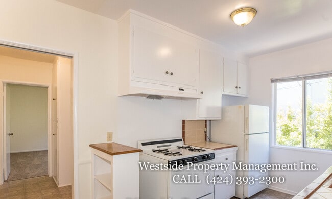 Building Photo - 145 N Lapeer Dr