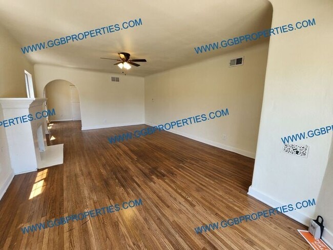 Building Photo - **Move In Special** Charming 3 Bedroom / 2...