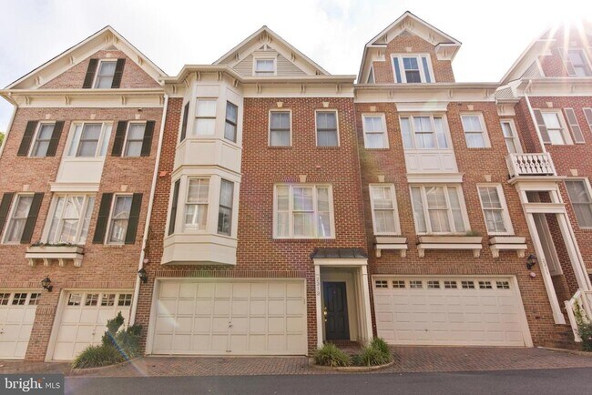 Building Photo - 2313 N Van Buren Ct