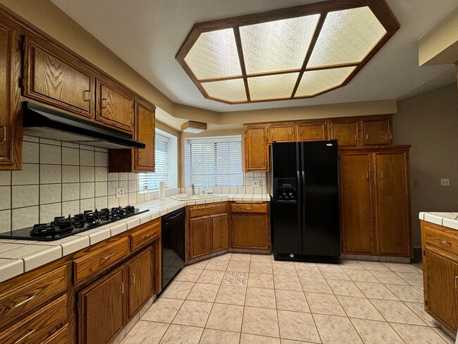 Building Photo - Northwest Bakersfield Home