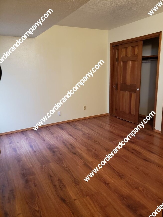 Building Photo - Southwestern 2 Bedroom, 2 Bathroom, 1 Car ...