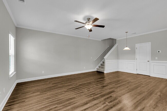 Building Photo - End Unit Townhome in Port Wentworth