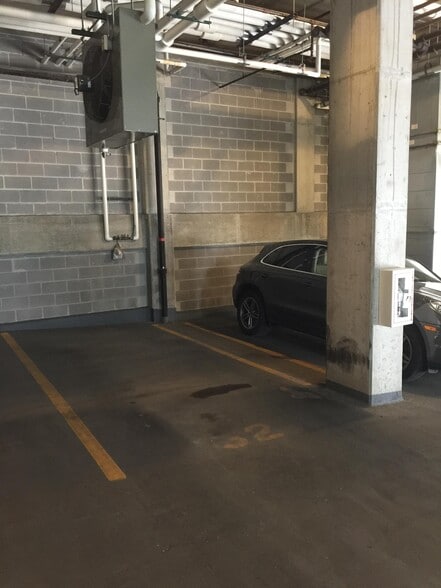 Indoor Parking - 437 W Division St