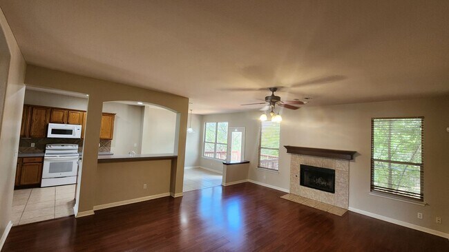 Building Photo - Located In the heart of Stone Oak