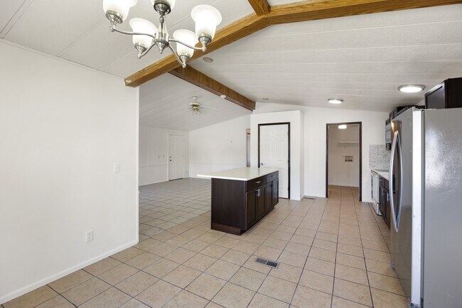 Building Photo - 614 S Andes Rd