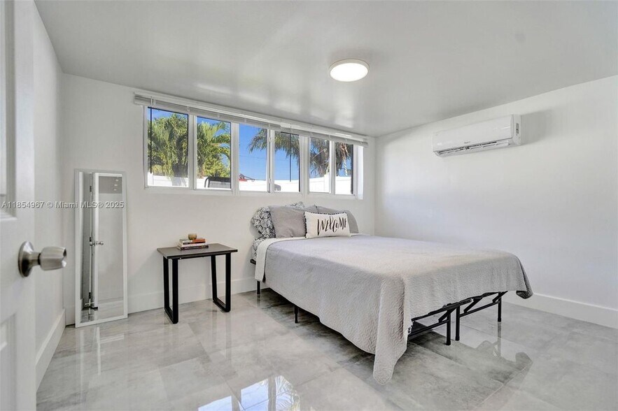 Building Photo - 1904 SW 28th St