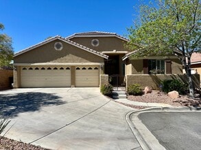 Building Photo - Glenhaven At Southern Highlands