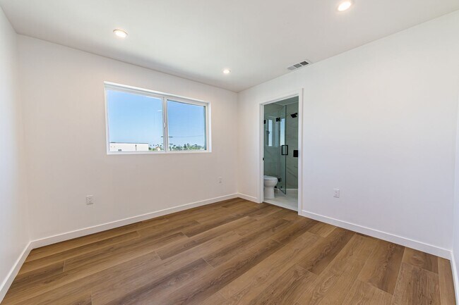 Building Photo - 5506 Barton Ave