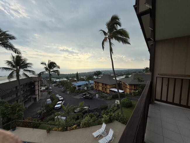 Building Photo - For Rent | 2 Bedroom, 2 bathroom Condo in Kona Eastwind with 1 assigned parking stall