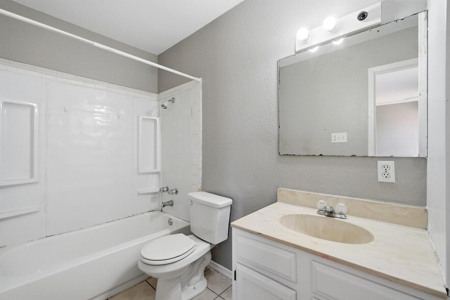 Building Photo - 2333 N Danville Dr