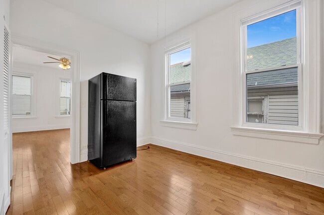 Building Photo - 2702 W 24th Pl