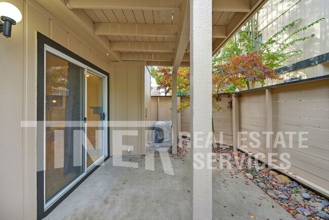 Building Photo - 9118 Madison Green Ln