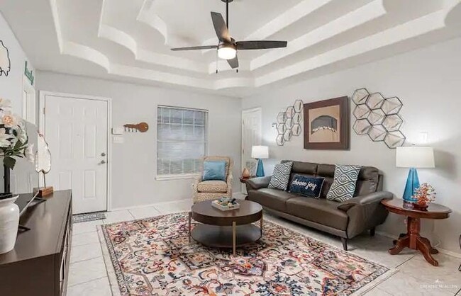 Building Photo - 1107 Lexington Cir