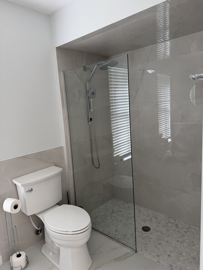 Building Photo - 8434 Cypress Lake Cir