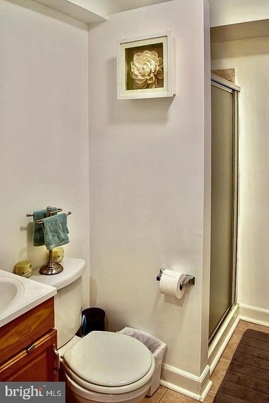 Building Photo - 2235 Abbotsford Dr