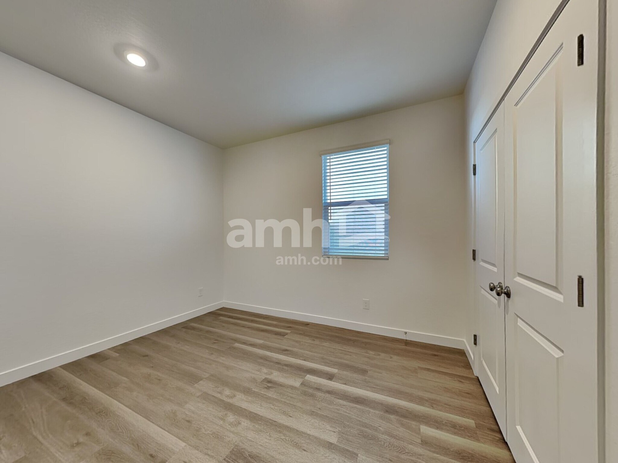 Building Photo - 20177 W Thomas Rd